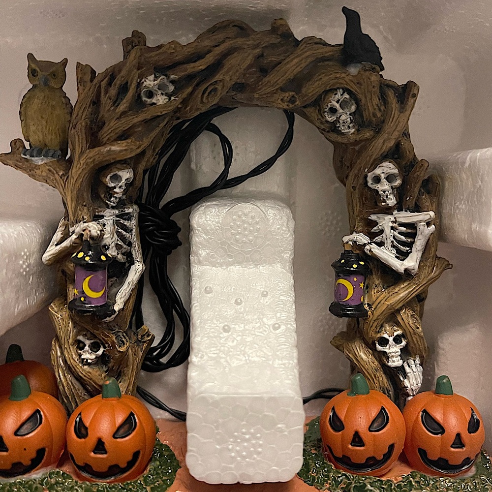 LEMAX Spooky Town Halloween Village 👻 Archway Horror Arch Lighted Table Accent